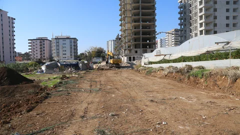 Erdemli’de Akdeniz Mahallesi Yeni Yollarına Kavuşuyor