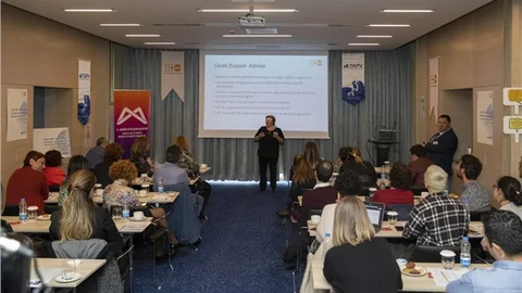 Mersin'de Her Yönüyle AIDS ve HIV Konuşuldu