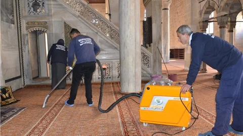 Büyükşehir’den, Tarsus’taki Camilerde Kapsamlı Temizlik