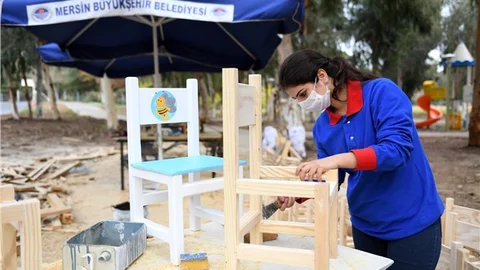 Mersin'de Kadın Şoför, Operatör, Temizlik Personeli, Şimdi De Kadın Marangoz