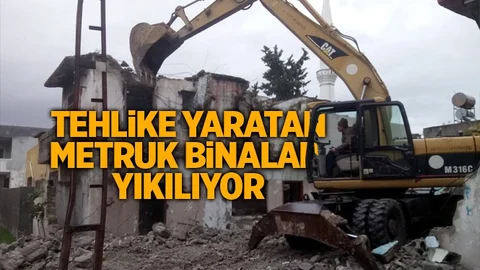 Akdeniz'de Tehlike Yaratan Metruk Binalar Yıkılıyor!