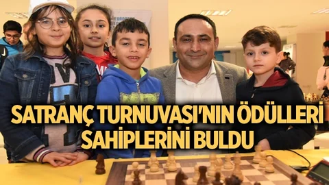 Kurtuluş Kupası Satranç Turnuvası'nın Ödülleri Sahiplerini Buldu