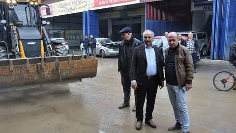 Dinçer, "Selden Zarar Gören Esnafın Yarası Sarılmalı"