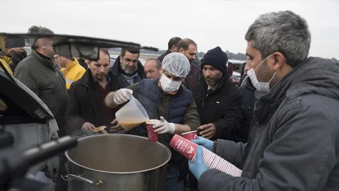 Mersin'de Kayıp 2 Bekçinin Arama Çalışmalarına Katılanlara Çorba İkramı
