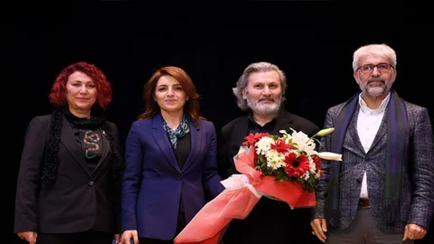 Mersin Büyükşehir Belediyesi 118’inci Doğum Gününde Nazım Hikmet’i Andı