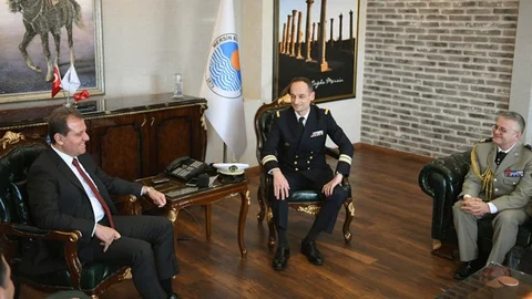 "Surcouf" Gemisi Komutanı’ndan Başkan Seçer’e Ziyaret