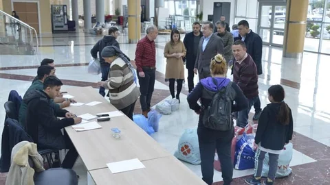 Mersin'de Depremzedeler İçin El Ele Verdi