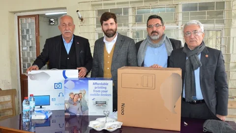 Mersin Büyükşehir’den Tarsus’taki Muhtarlara Bilgisayar