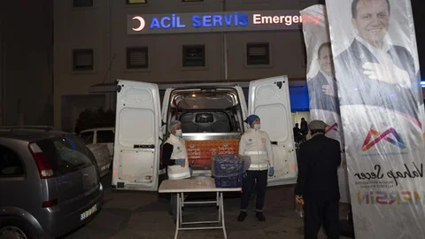 Acil Servis Önlerinde Bir Şifa: "1 Ekmek 1 Çorba"