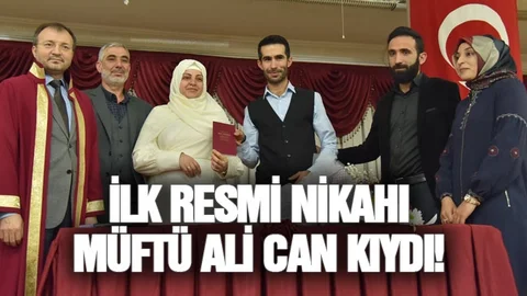 Tarsus Müftülüğündeki İlk Resmî Nikâhı İlçe Müftüsü Ali Can Kıydı