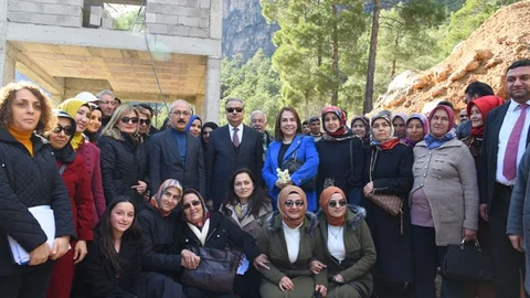 Mersin Valisi Ali İhsan Su ve TBMM Plan ve Bütçe Komisyonu Başkanı Elvan, STK Temsilcileri ile Bir Araya Geldi