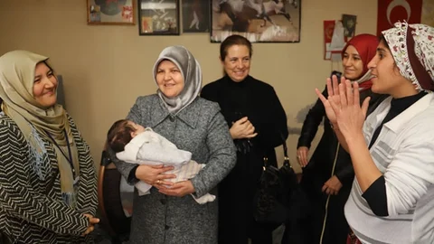 "Akdeniz Belediyesi Gönüllere Dokunuyor"