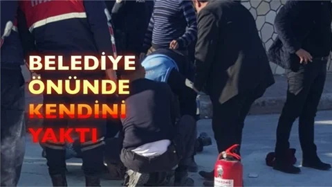 Tarsus'ta Bir Kişi Belediyenin Önünde Kendini Yaktı