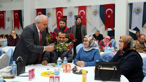 Erdemli Belediyesinden Anlamlı "En Sevgiliye" Programı