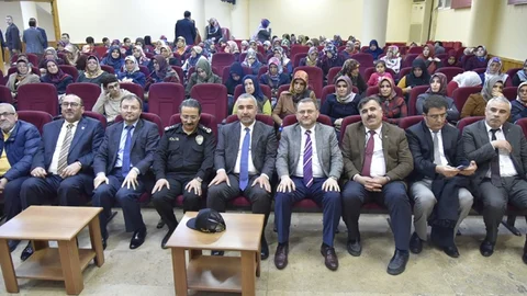 Tarsus Müftülüğünden "Medya ve Şiddet" Konulu Konferans