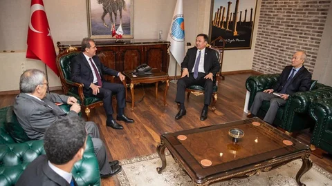 Kırgız Cumhuriyeti Büyükelçisi Ömüraliyev Başkan Seçer’i Ziyaret Etti