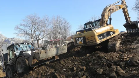 Belediye Hem Yolları Hem Gönülleri Birbirine Bağladı