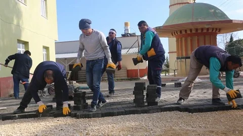 Çiriş Mahalle Camisinin Bahçesi Parke Yol İle Donatıldı
