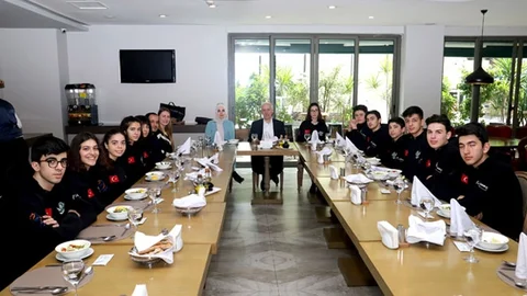 MTOSB Robot Takımı’na Amerika Öncesi Moral Yemeği