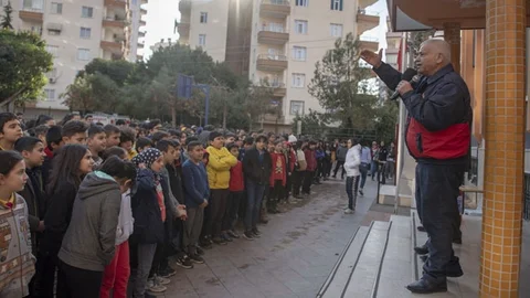 Mersin Büyükşehir’den Öğrencilere Deprem Tatbikatı