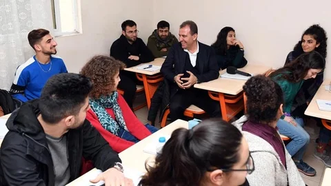 Başkan Seçer, Tarsus’ta Kurs Merkezi Öğrencileriyle Bir Araya Geldi