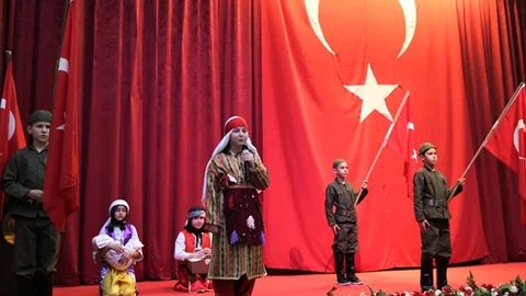 İstiklal Marşı'nı En Güzel Okumak İçin Yarıştılar