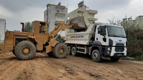 Anamur Belediyesi Yol Çalışmalarına Ara Vermeksizin Devam Ediyor