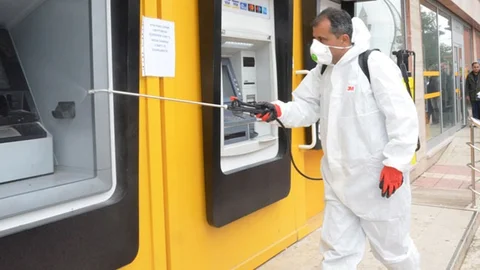 ATM’ler Dezenfekte Ediliyor
