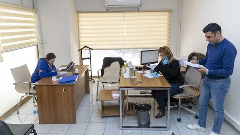 65 Yaş Üstü Vatandaşlara Gıda ve İlaç Yardımı İçin Yeni Hat Açıldı