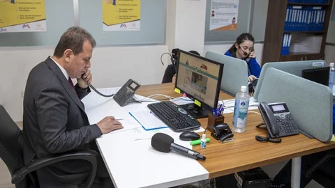 Kriz Merkezi’nde Telefonlara Başkan Seçer Baktı