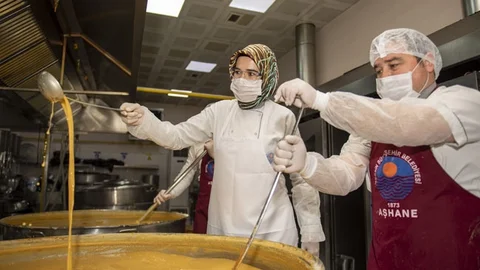 "Bizimkisi Bir Aş Hikayesi"