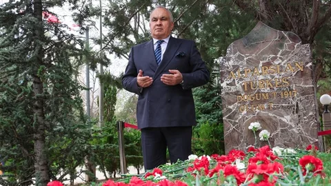 Başkan Tollu: "Başbuğumuz Yolumuzda Işık, Önümüzde Ebedi Kılavuzdur"