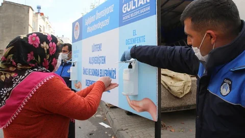 Pazar Yerlerine El Dezenfekte Noktaları Kuruldu