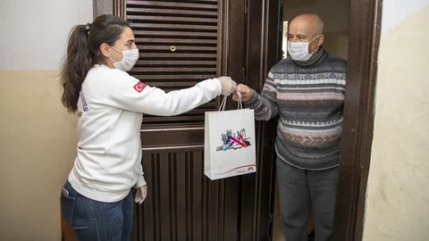 Hasta Olan Yurttaşların Evine Sağlık Paketi