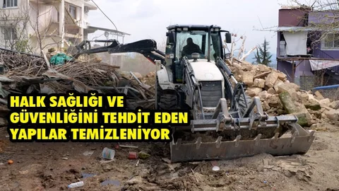 Metruk Binalar Kontrollü Şekilde Yıkıldı