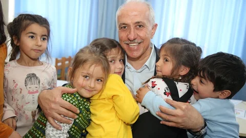 Akdeniz Belediye Başkanı Mustafa Gültak’tan "23 Nisan" Mesajı