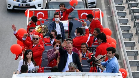 Büyükşehir 23 Nisan Coşkusunu Tüm Kente Yaydı