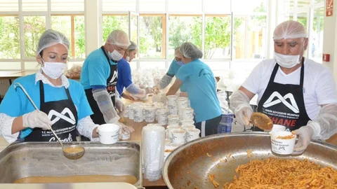 Asırlık Çınara Yardım Eli