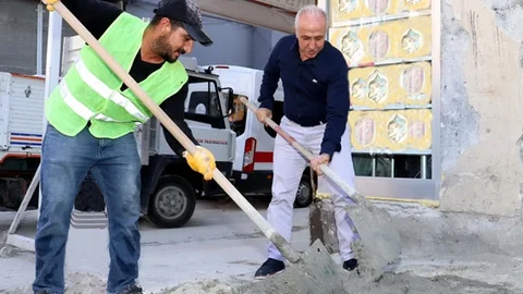 Akdeniz Belediyesi Başkan Gültak, ‘1 Mayıs İşçi Bayramı’nı Kutladı