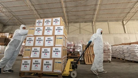 Mersin Büyükşehir’in Gıda Kolileri 100 Binden Fazla Haneye Ulaştı