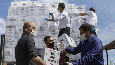 Esnafa 15 Bin 500 Gıda Kolisi Yardımı