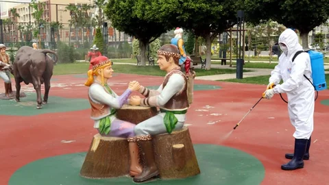 İlçedeki Parklarda İlaçlama, Yenileme ve Tadilat Çalışması Başlatıldı