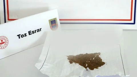 Durdurulan Motosikletliden 5 Gram Toz Esrar Çıktı