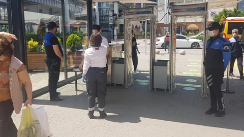 Alışveriş Merkezlerinde Polis Tarafından Bilgilendirme Yapıldı