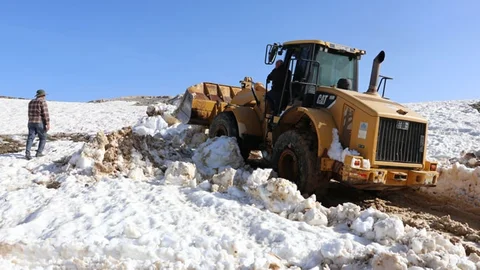 Kıyıda 46 Derece Yüksekte Kar Yığını!
