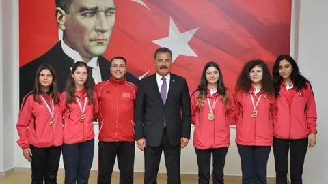 Tuna: "19 Mayıs Kurtuluş Meşalesinin Yakıldığı Gündür"