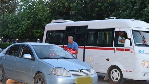 Tarsus ve Çamlıyayla’da Bayrak Dağıtıldı