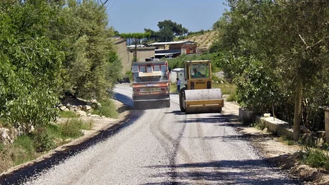 Parmakkurdu Mahallesi’nin Yol Çilesi Sona Erdi