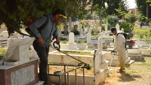 Bayram Öncesi Mezarlıklarda Bakım Çalışması