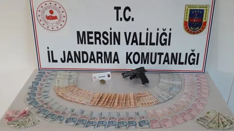 Uyuşturucu Madde, Silah ve Para Ele Geçirildi